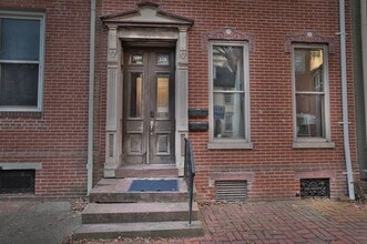 Building Photo - 119 Locust St