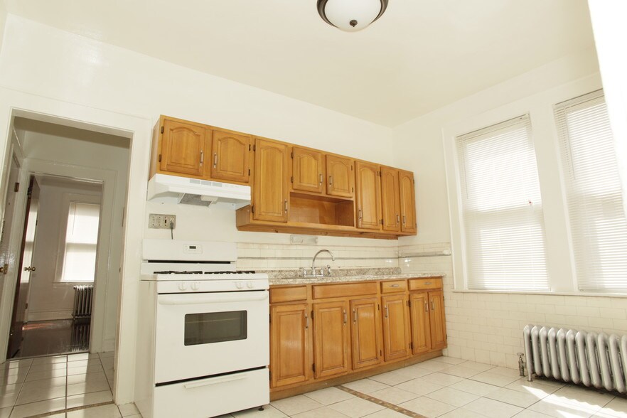 Building Photo - 138 Vermont Ave