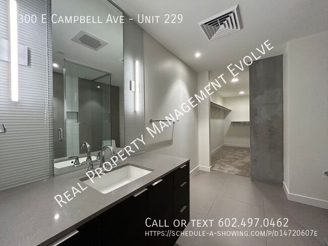 Building Photo - Luxurious Living In This High-end Condo! *...