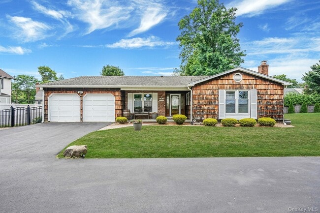 Primary Photo - 386A Glen Cove Ave