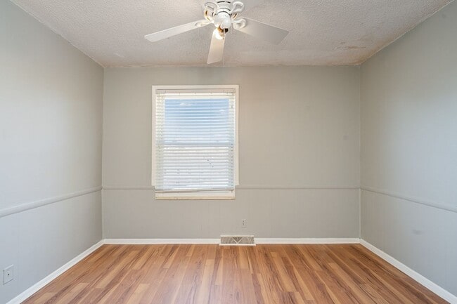 Building Photo - 5510 Country Dr