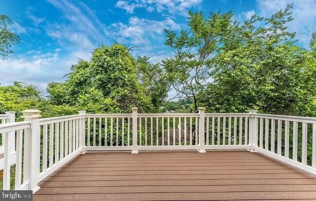 Building Photo - 30 Steeplechase Cir