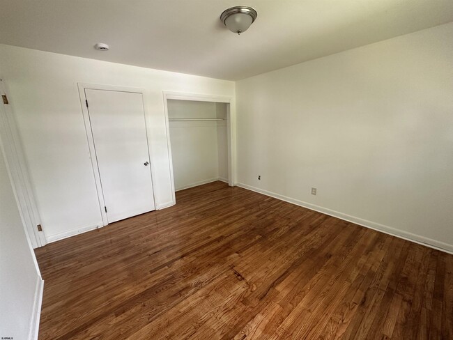 Building Photo - 1653 Beach Ave