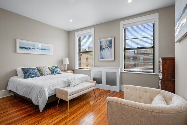 Building Photo - 215 W 138th St