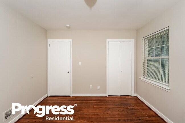 Building Photo - 313 28th Ave NW