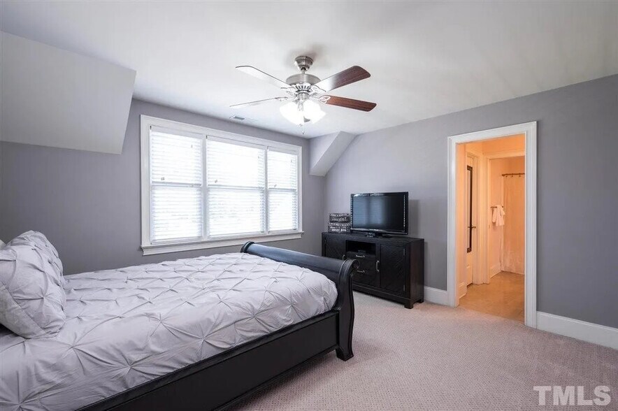 Building Photo - Room in House on Raven Wood Dr