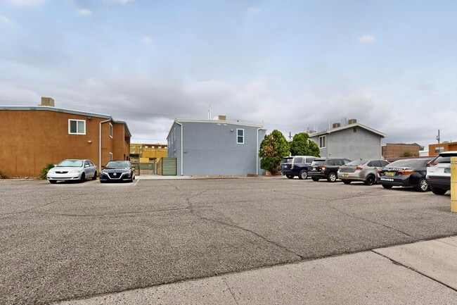 Building Photo - 1812 Buena Vista Dr SE
