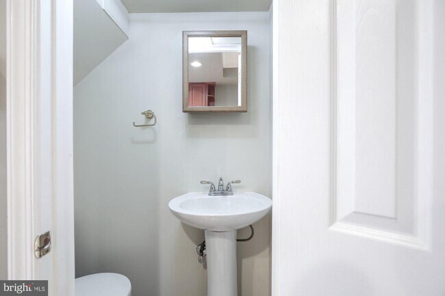 Building Photo - 225 Parker St NE