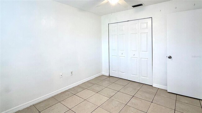 Building Photo - 1905 Park Manor Dr