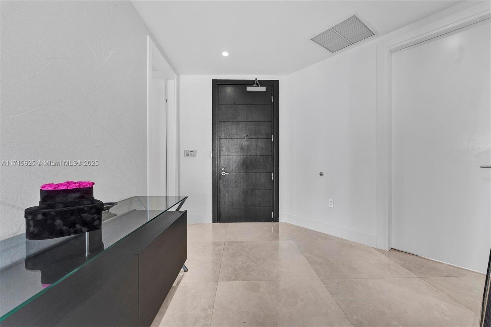 Building Photo - 200 Biscayne Boulevard Way