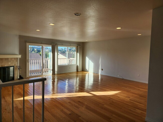 Building Photo - 4425 Caminito Pedernal