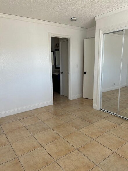 Building Photo - 3591 Quail Lakes Dr