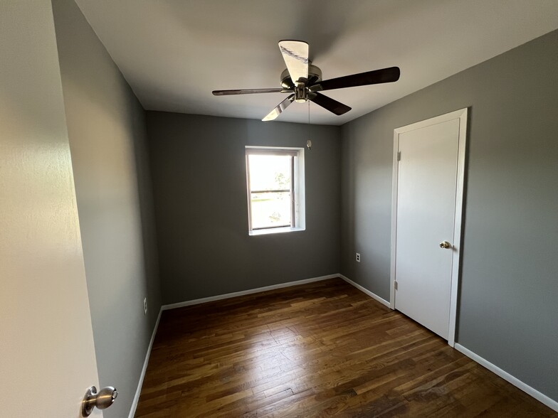 Building Photo - 908 Silver Ct