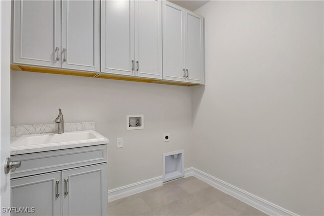 Building Photo - 335 Tamarindo Ln