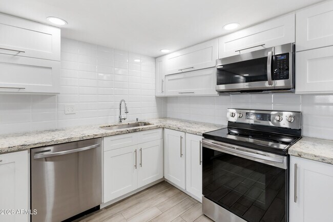 Building Photo - 7820 E Camelback Rd