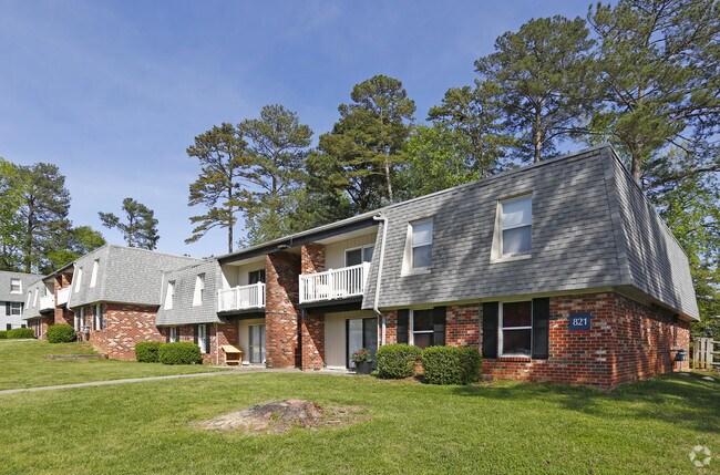 Building Photo - The Pointe at Midtown