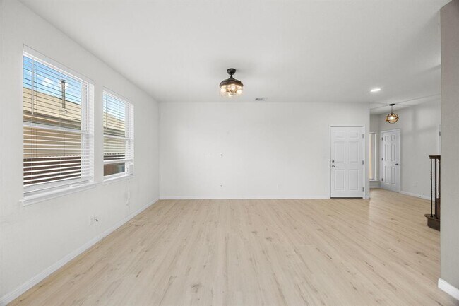 Building Photo - 305 Earl Keen St