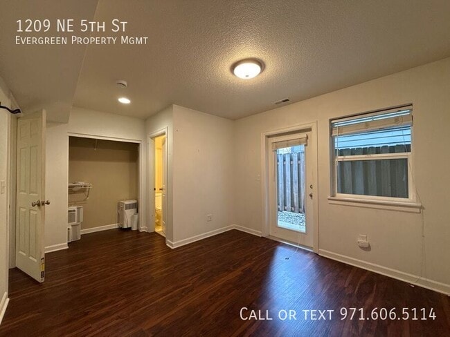 Building Photo - 1209 NE 5th St