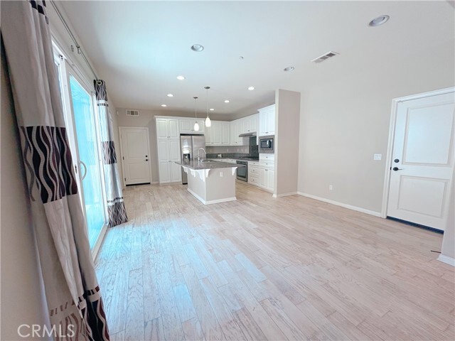 Building Photo - 352 Golden Bear Ln
