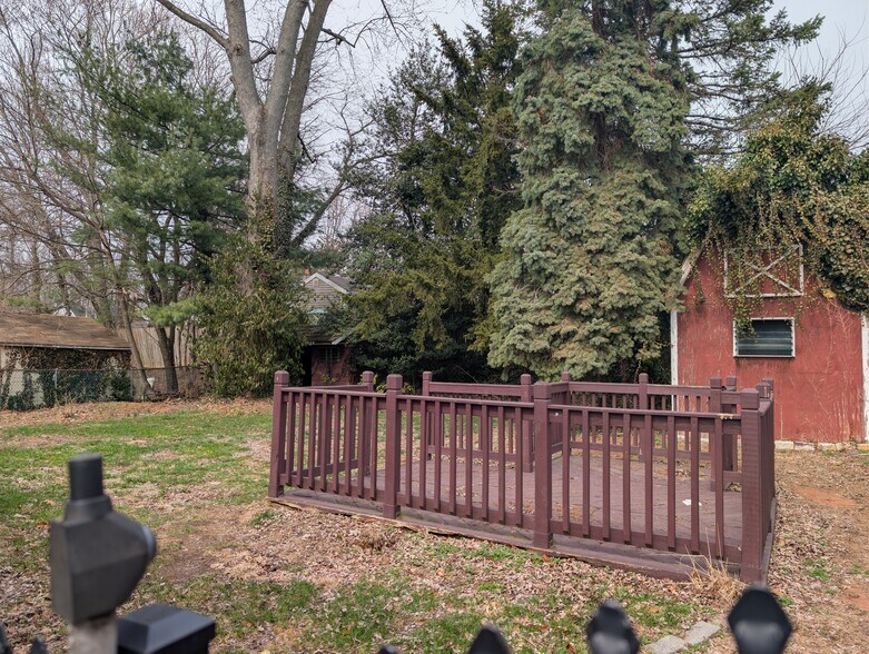 Building Photo - 16 Sadowski St