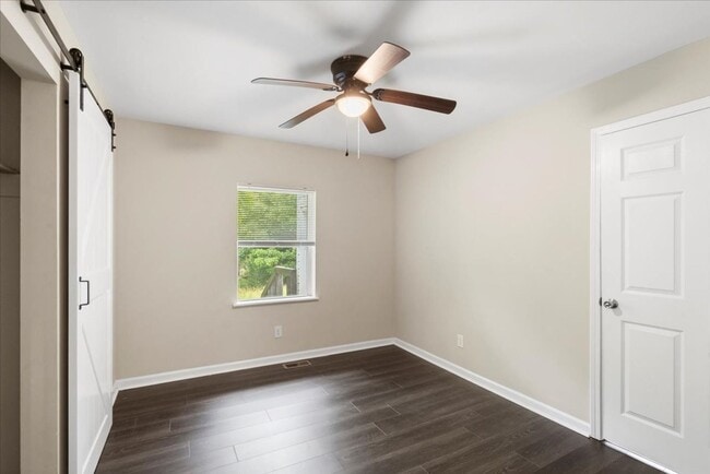 Building Photo - 932 Summer Dr