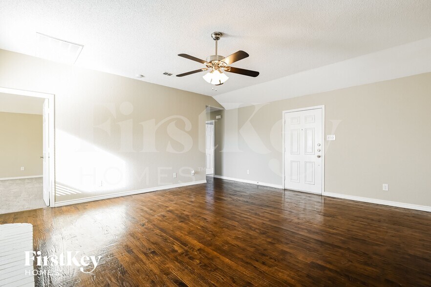 Building Photo - 2620 Buck Dr