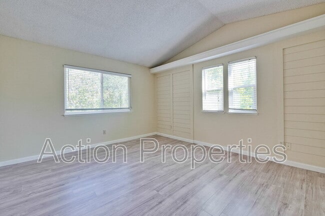 Building Photo - 1999 Garden Bing Cir