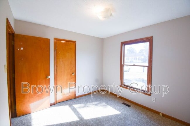 Building Photo - 5827 Labonte Dr