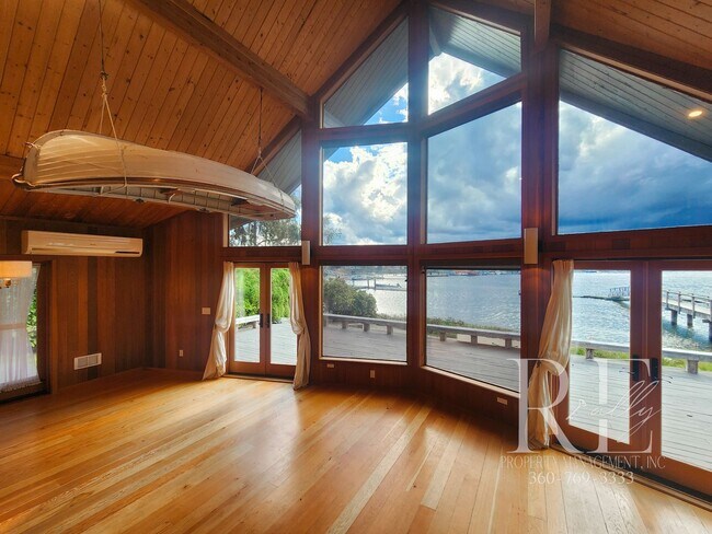 Building Photo - Waterfront Living in Indianola – Dock, Bea...