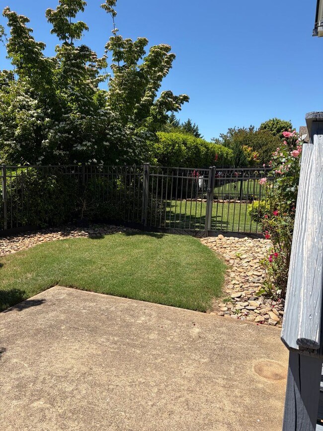 Building Photo - TRAVLERS REST HOME LOCATED IN HUNTERS RIDGE GATED COMMUNITY!
