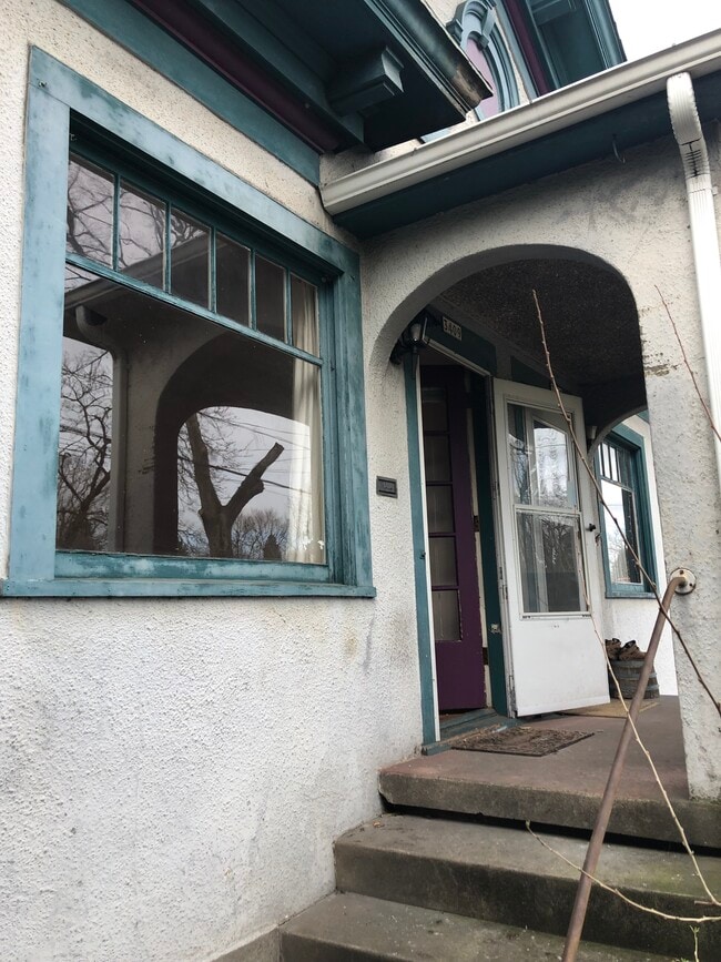 Building Photo - 3409 SE 22nd Ave