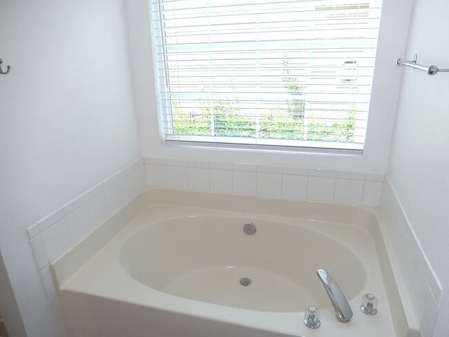 Building Photo - 4331 Crowfield Dr