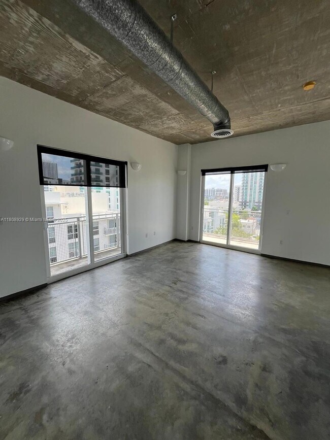 Building Photo - 455 NE 25th St