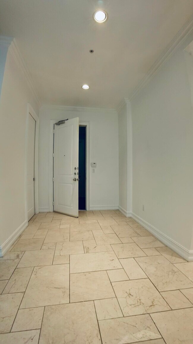 Building Photo - 12 SE 1st Ave