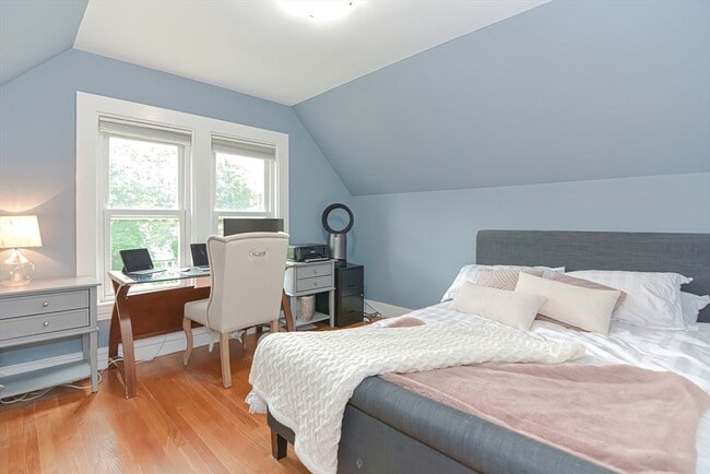 Building Photo - 2 Elm St