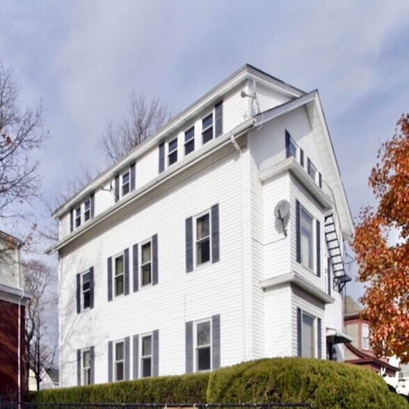 Building Photo - 171 Garden St