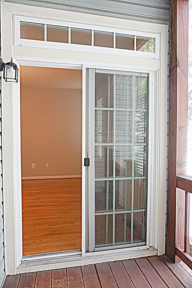 Building Photo - Exquisite Townhouse in Orchard Run Germantown