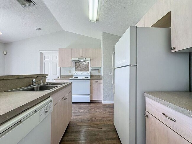 Building Photo - Great Home in Village 7 Poinciana