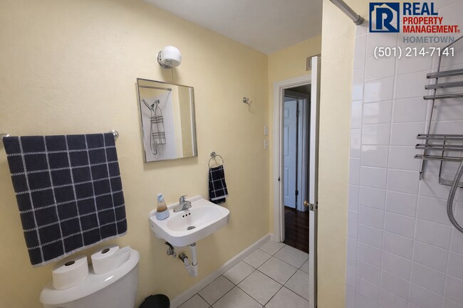 Building Photo - 130 Sheridan Rd