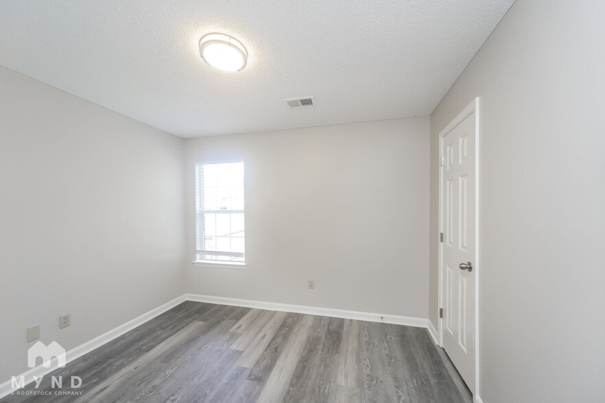Building Photo - 8418 Regal Bend Dr