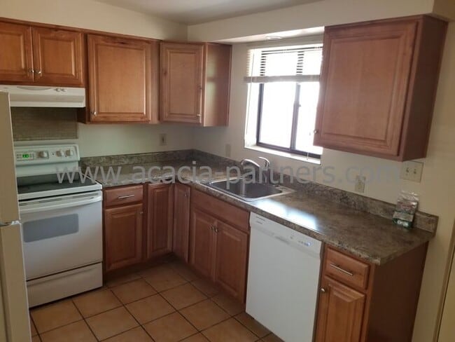 Building Photo - Central Two Bedroom/One Bath