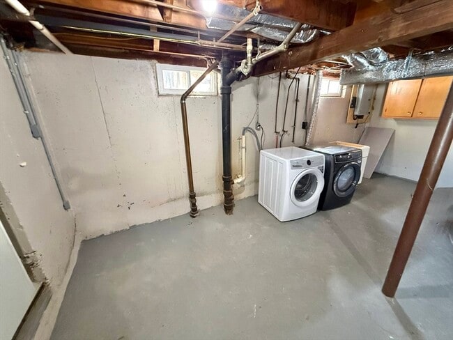 Building Photo - 252 Mechanic St