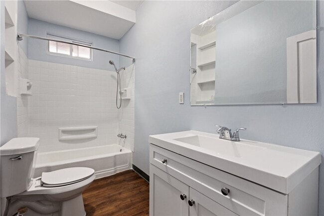 Building Photo - Beautiful Renovated 5 Bedroom House!