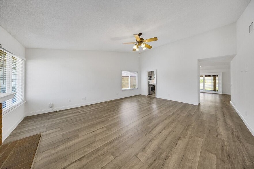 Building Photo - 7750 Perlite Ct
