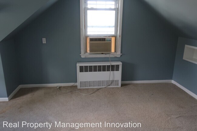 Building Photo - 4 br, 2 bath House - 221 E Hawthorne Avenue