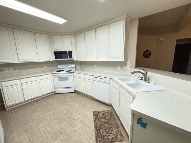 Building Photo - 18 Tallow Hill Pl
