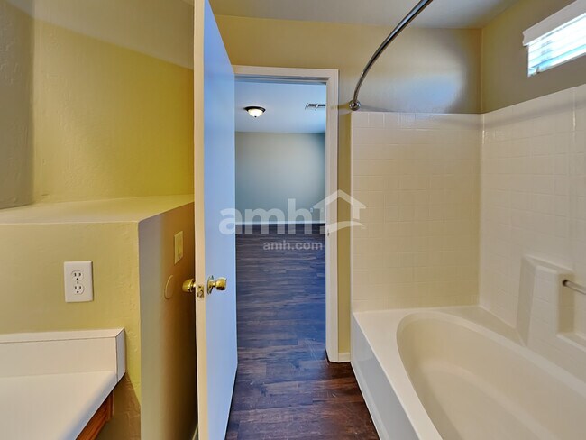 Building Photo - 11967 W Granada Rd