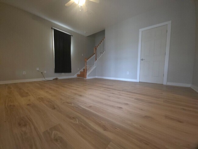 Building Photo - Two-story, 2 bedroom, 1 1/2 bath home