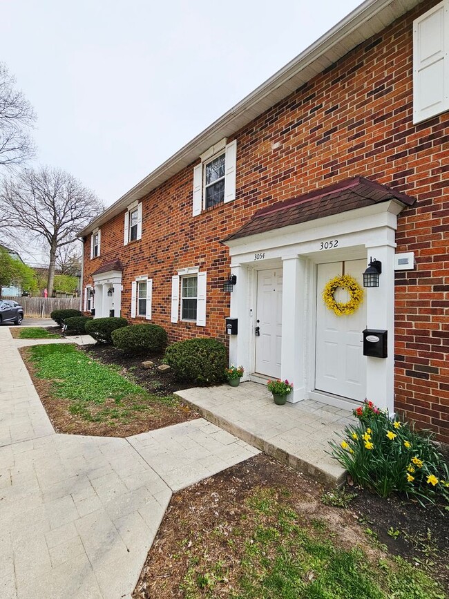 Building Photo - COMING SOON! 2BR Townhome in Clintonville near OSU – W/D, Parking, Pet Friendly