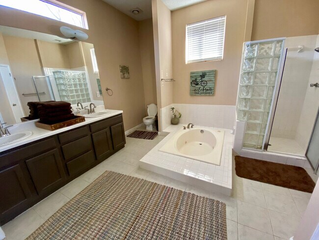 Building Photo - 14811 Great Willow Dr
